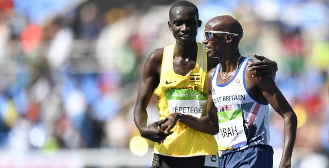 Britain's Mo Farah (R) shakes hands with Uganda's Joshua Kiprui Cheptegei after they competed in the Men's 5000m Round 1 during the athletics event at the Rio 2016 Olympic Games at the Olympic Stadium in Rio de Janeiro on August 17, 2016. / AFP PHOTO / Fabrice COFFRINI